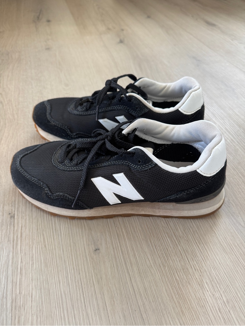 New Balance 515 Classic Black and White Retro Runner